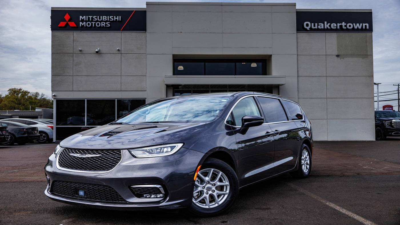 2023 Chrysler Pacifica Touring L — Minivan — 60,764 mi — Quakertown, PA