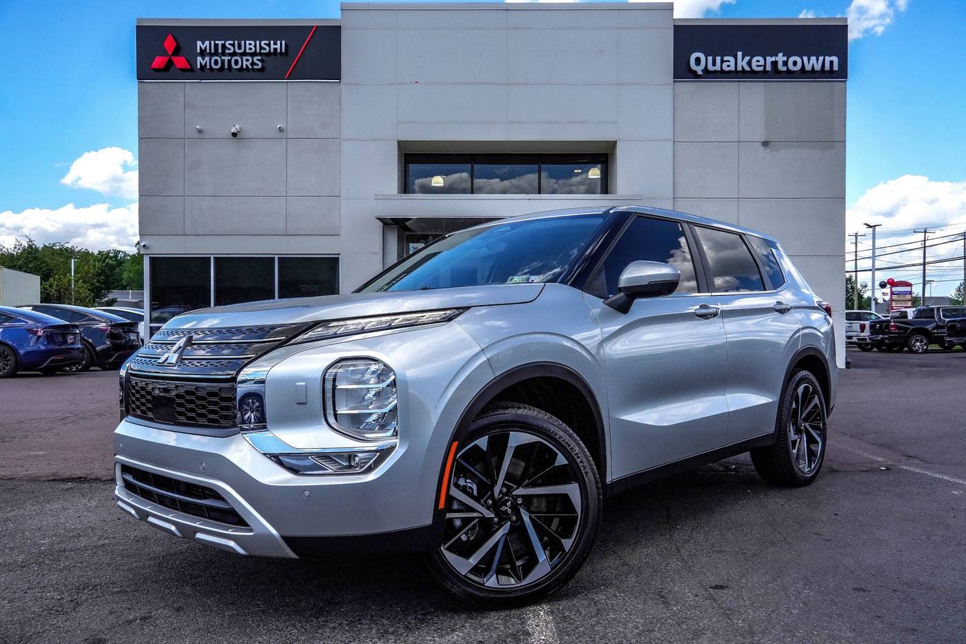 2024 Mitsubishi Outlander SE Black Edition — SUV — 27,164 mi — Quakertown, PA