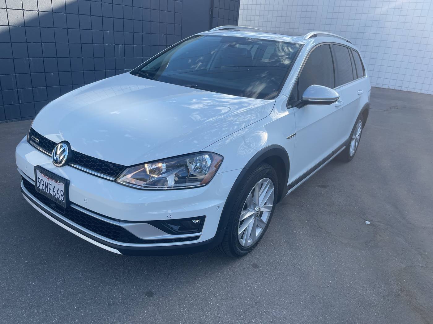 2017 Volkswagen Golf Alltrack SE — Wagon — 48,708 mi — Santa Monica, CA