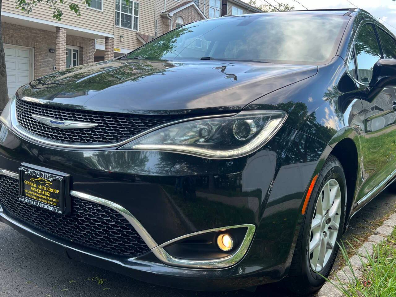 2020 Chrysler Pacifica Touring L — Minivan — 120,984 mi — Irvington, NJ
