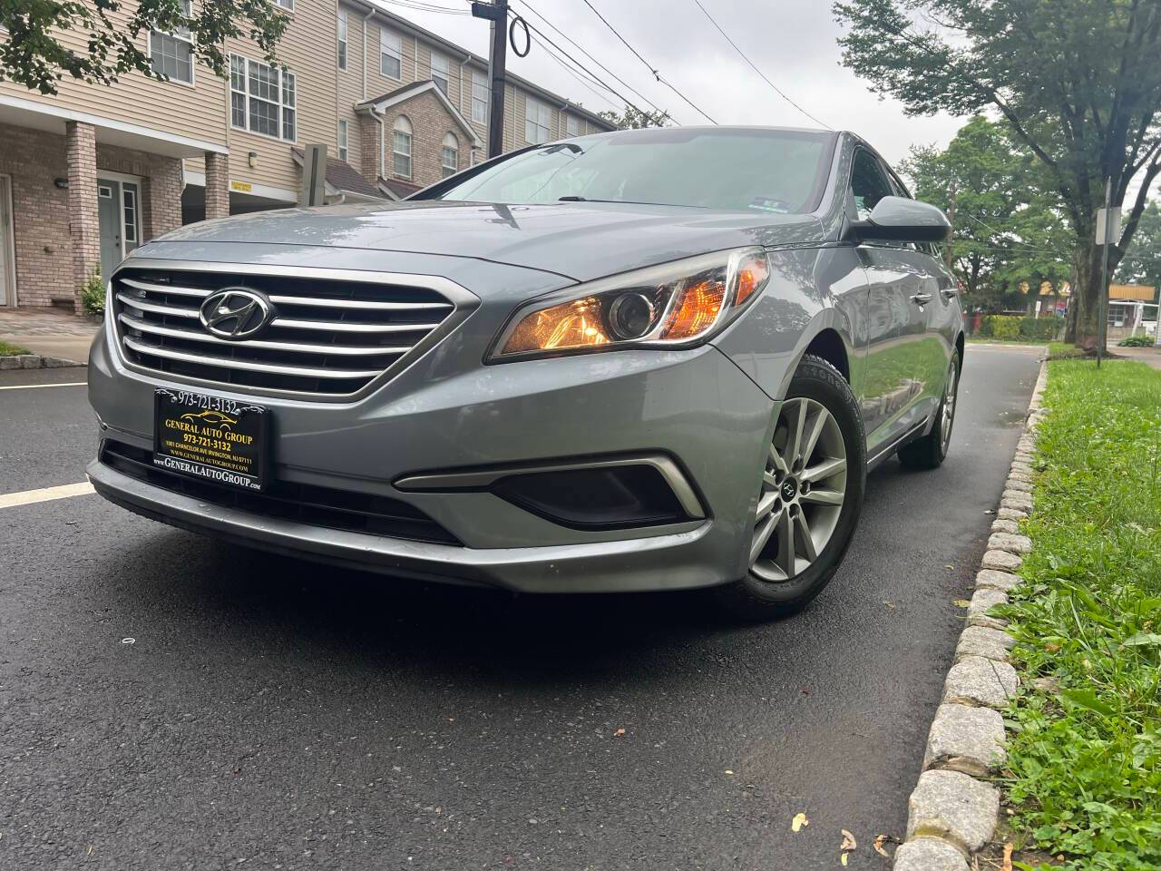 2017 Hyundai Sonata Base — Sedan — 104,033 mi — Irvington, NJ