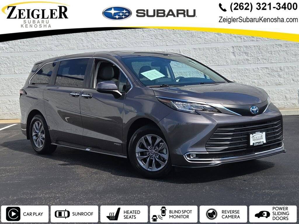 2021 Toyota Sienna XLE — Minivan — 33,481 mi — Kenosha, WI
