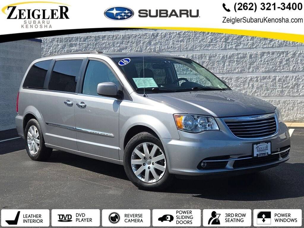 2016 Chrysler Town & Country Touring — Minivan — 88,183 mi — Kenosha, WI