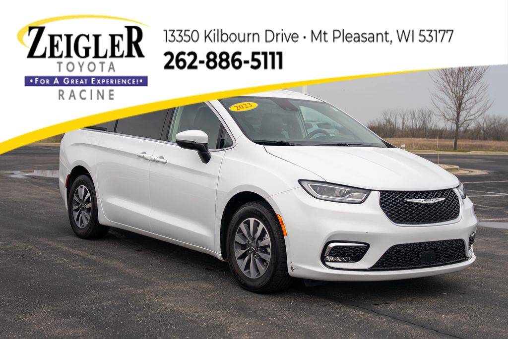 2023 Chrysler Pacifica Hybrid Touring L — Minivan — 50,887 mi — Mount Pleasant, WI