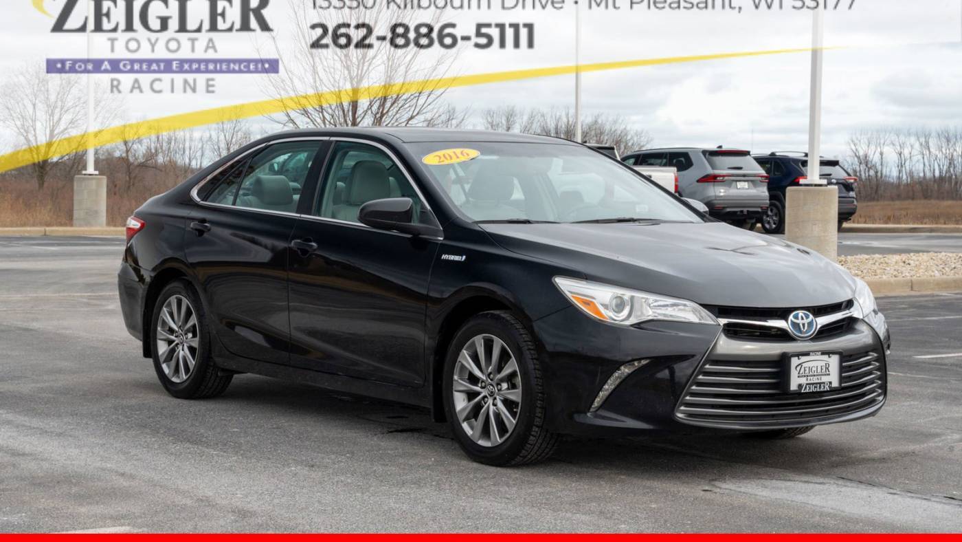 2016 Toyota Camry Hybrid XLE — Sedan — 160,965 mi — Mount Pleasant, WI