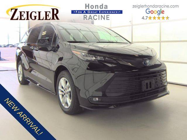 2022 Toyota Sienna XLE Woodland Edition — Minivan — 58,338 mi — Mount Pleasant, WI