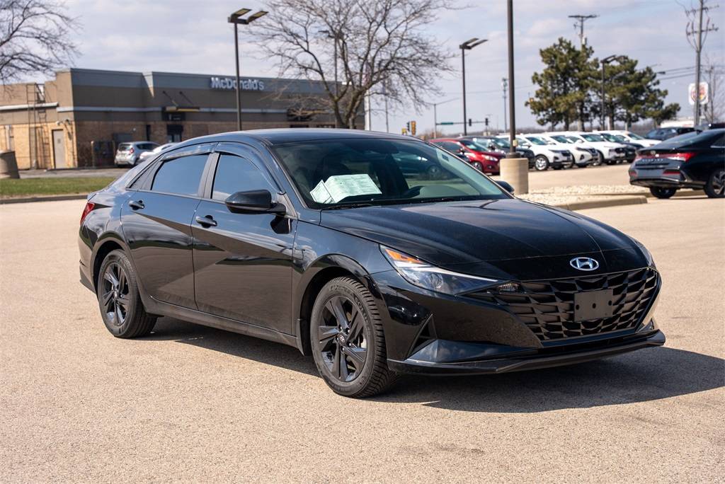 2023 Hyundai Elantra SEL — Sedan — 15,225 mi — Mount Pleasant, WI