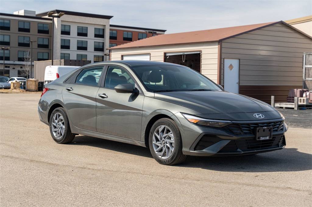 2024 Hyundai Elantra SEL — Sedan — 7,400 mi — Mount Pleasant, WI