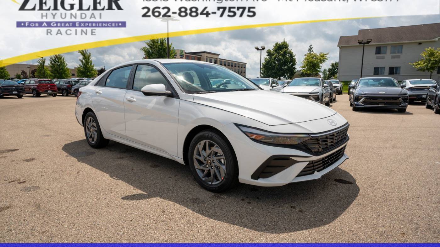 2024 Hyundai Elantra SEL — Sedan — 10 mi — Mount Pleasant, WI