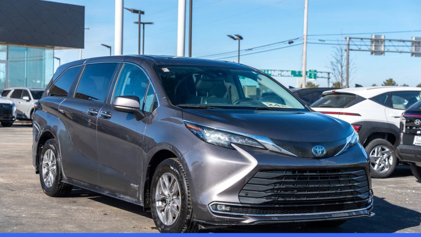 2021 Toyota Sienna XLE — Minivan — 45,995 mi — Mount Pleasant, WI