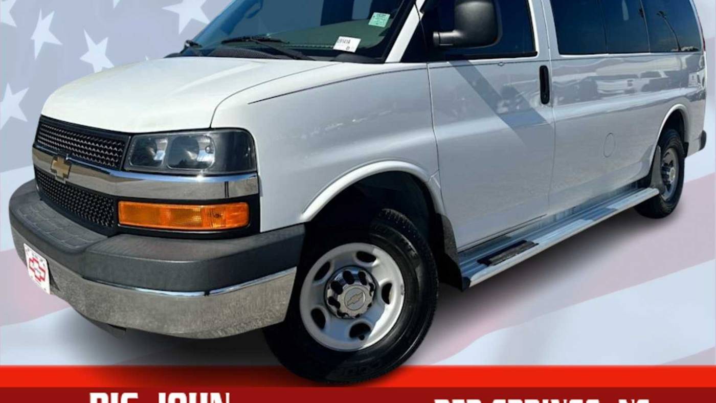 2016 Chevrolet Express Passenger LT — Passenger Van — 62,199 mi — Red Springs, NC