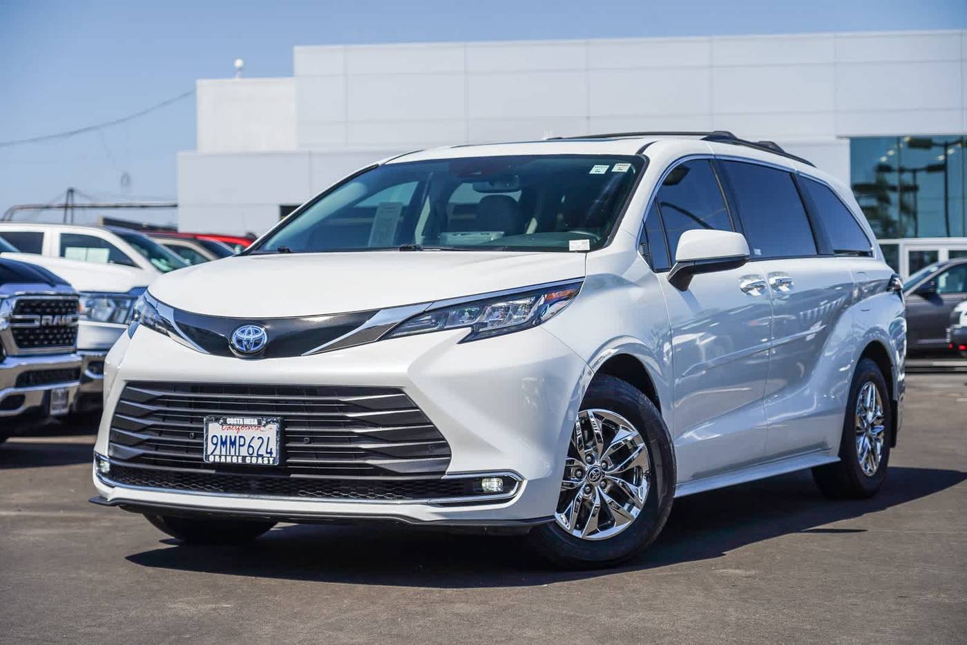 2022 Toyota Sienna XLE — Minivan — 55,266 mi — Costa Mesa, CA
