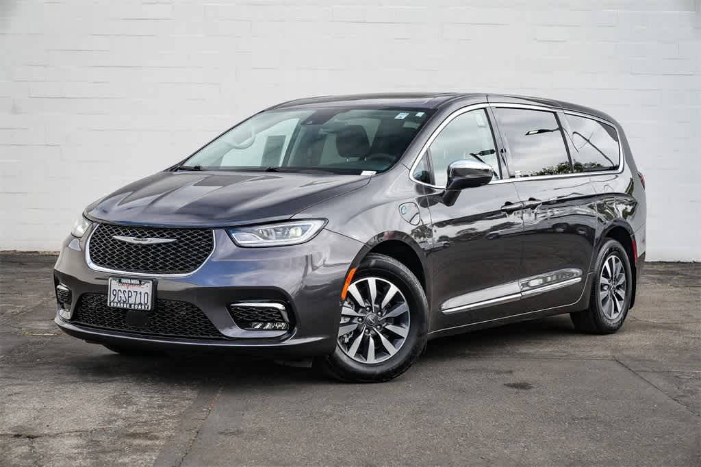 2022 Chrysler Pacifica Hybrid Limited — Minivan — 31,324 mi — Costa Mesa, CA