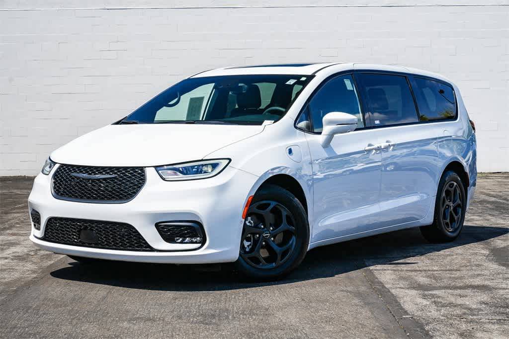 2022 Chrysler Pacifica Hybrid Limited — Minivan — 30,673 mi — Costa Mesa, CA