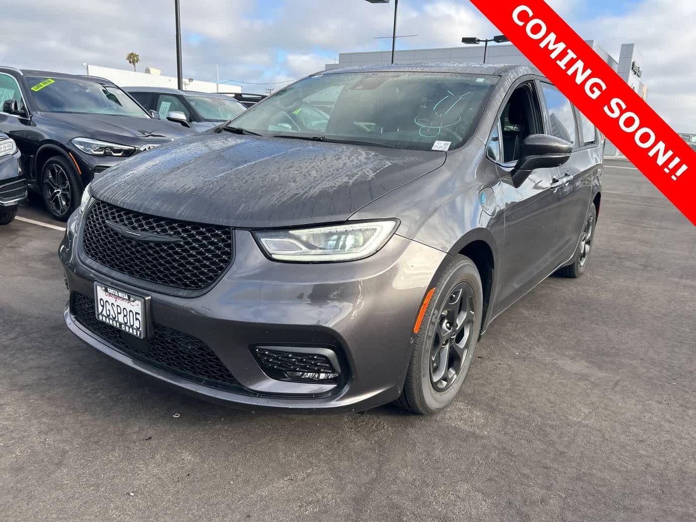 2022 Chrysler Pacifica Hybrid Limited — Minivan — 32,745 mi — Costa Mesa, CA