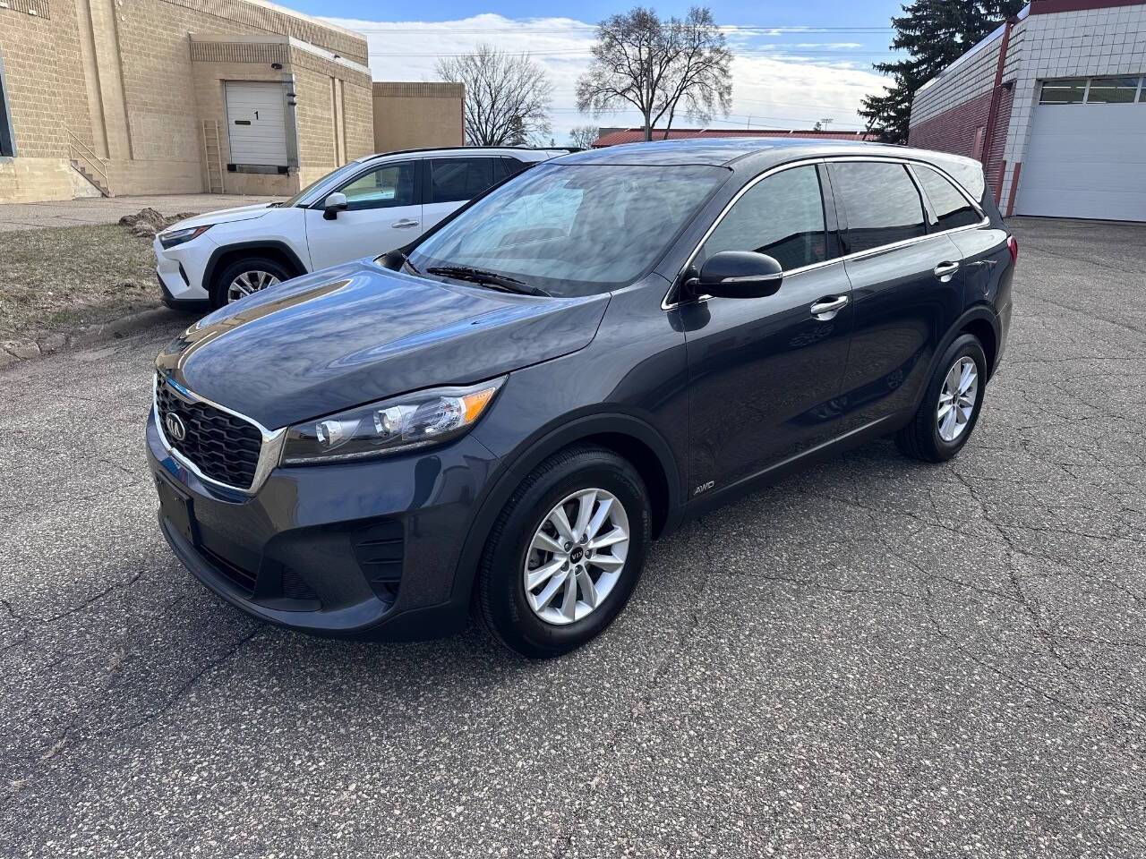 2019 Kia Sorento LX V6 — SUV — 83,661 mi — Eden Prairie, MN