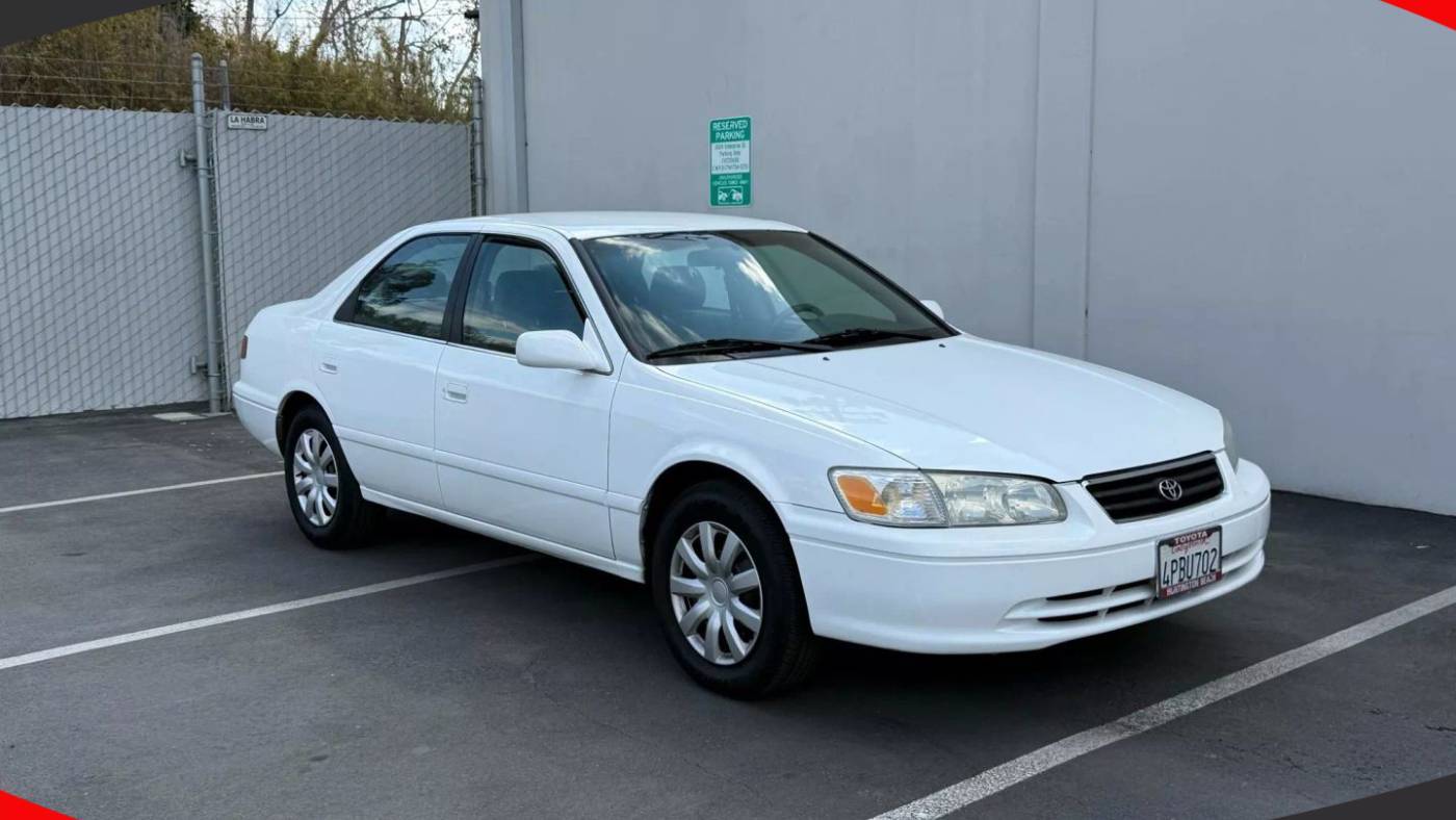 2001 Toyota Camry CE — Sedan — 104,747 mi — Costa Mesa, CA