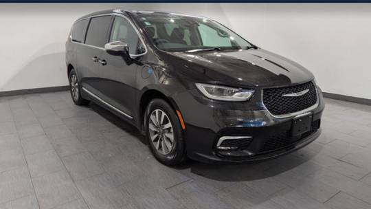 2023 Chrysler Pacifica Hybrid Limited — Minivan — 17,431 mi — Parma, OH