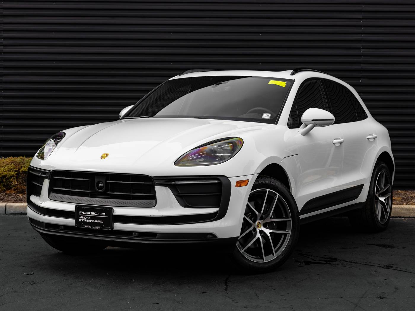 2025 Porsche Macan Standard — SUV — 8,174 mi — Huntington Station, NY