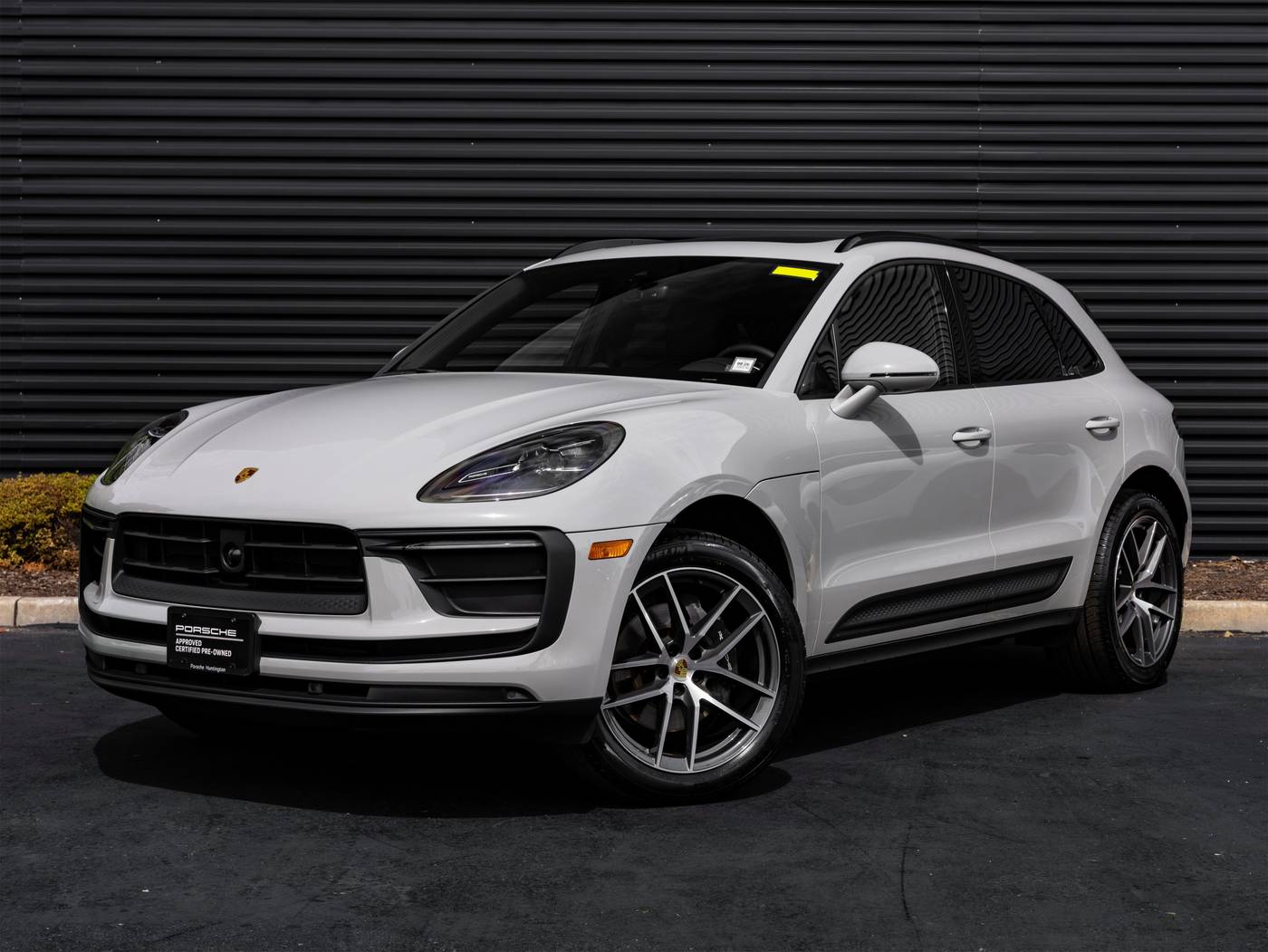 2025 Porsche Macan Macan — SUV — 8,165 mi — Huntington Station, NY