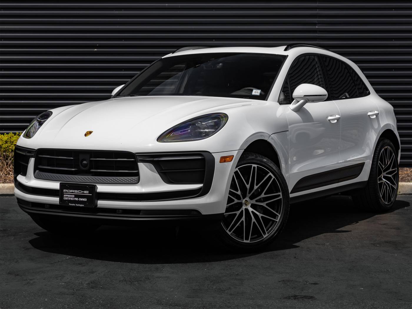 2025 Porsche Macan Macan — SUV — 4,930 mi — Huntington Station, NY