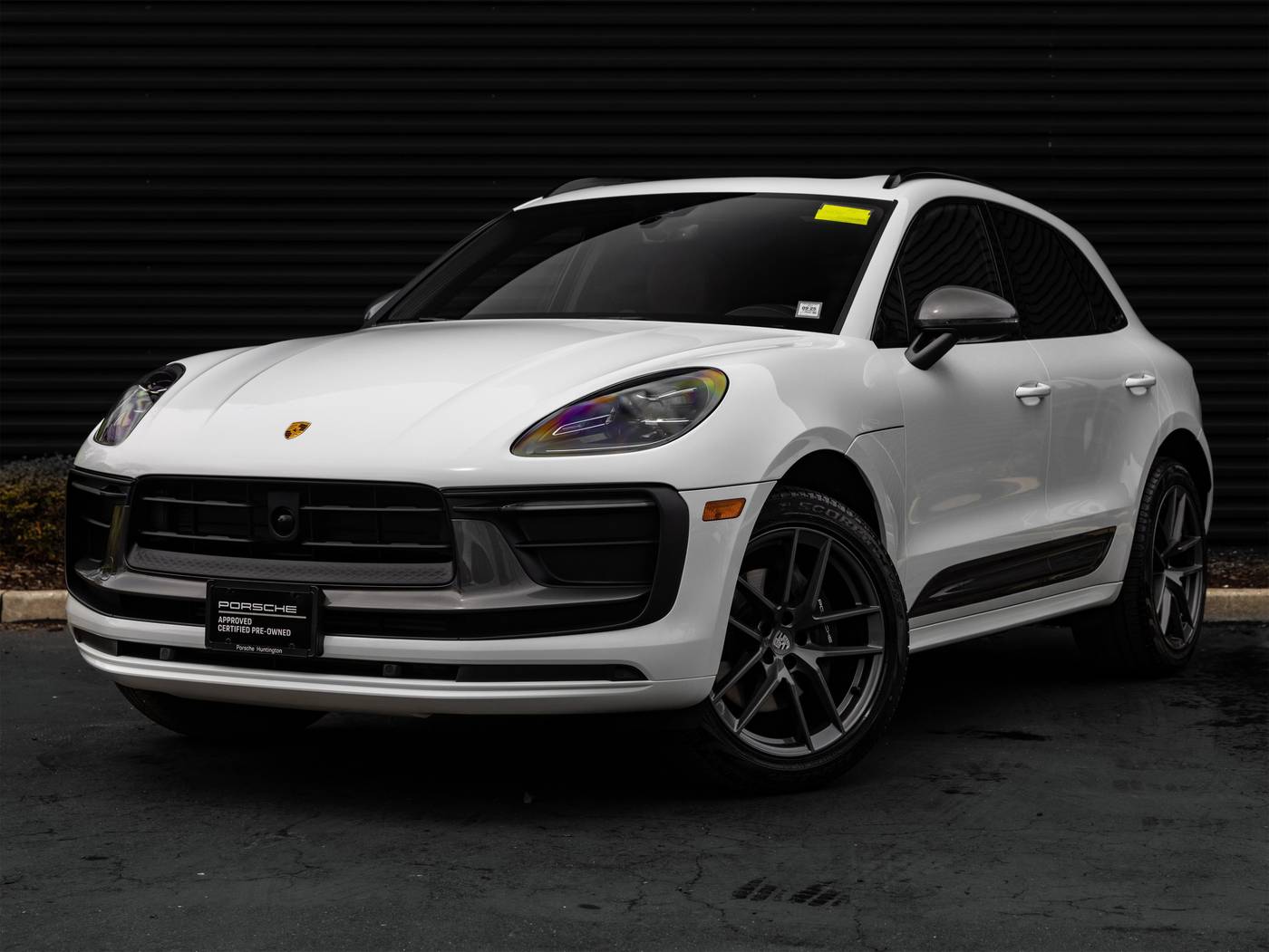 2025 Porsche Macan T — SUV — 7,796 mi — Huntington Station, NY