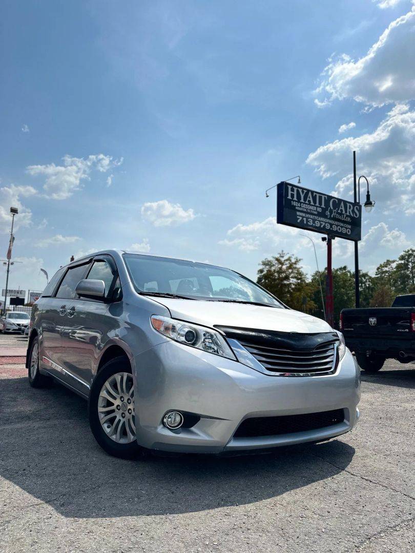 2017 Toyota Sienna XLE — Minivan — 34,678 mi — Houston, TX