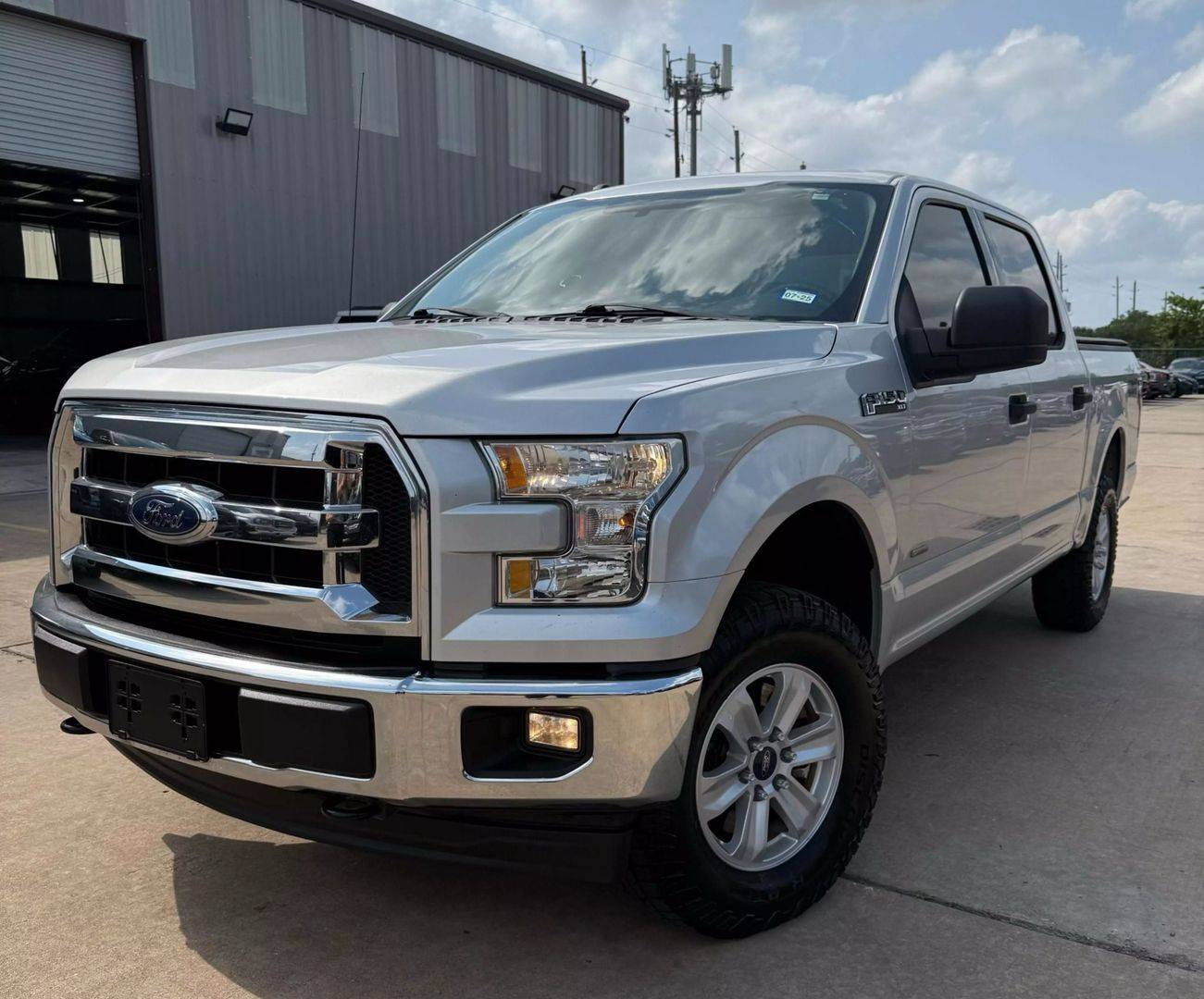 2017 Ford F-150 XLT — Pickup Truck — 123,454 mi — Houston, TX