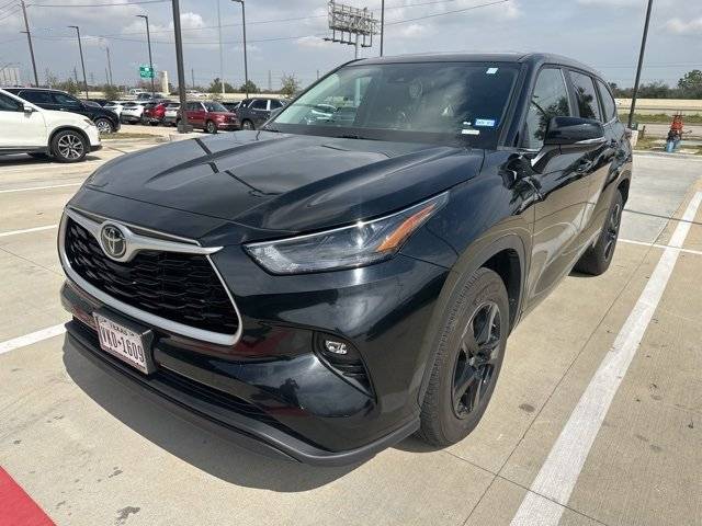 2023 Toyota Highlander LE — SUV — 28,639 mi — Friendswood, TX