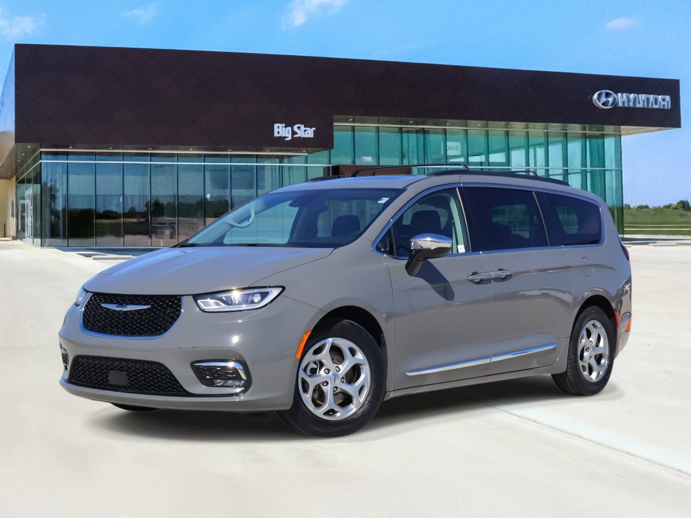 2023 Chrysler Pacifica Limited — Minivan — 58,419 mi — Friendswood, TX
