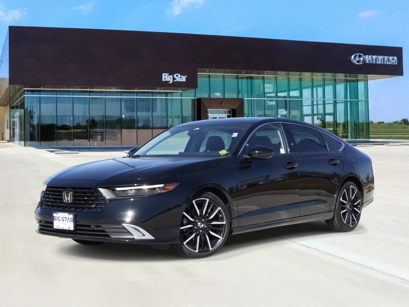 2023 Honda Accord Hybrid Touring — Sedan — 12,411 mi — Friendswood, TX