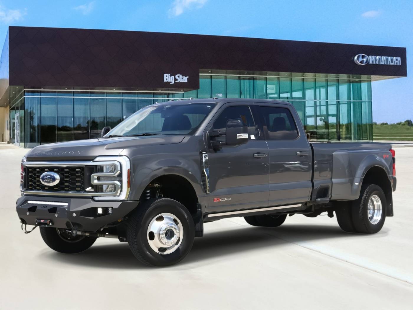 2024 Ford Super Duty F-350 LARIAT — Pickup Truck — 17,460 mi — Friendswood, TX