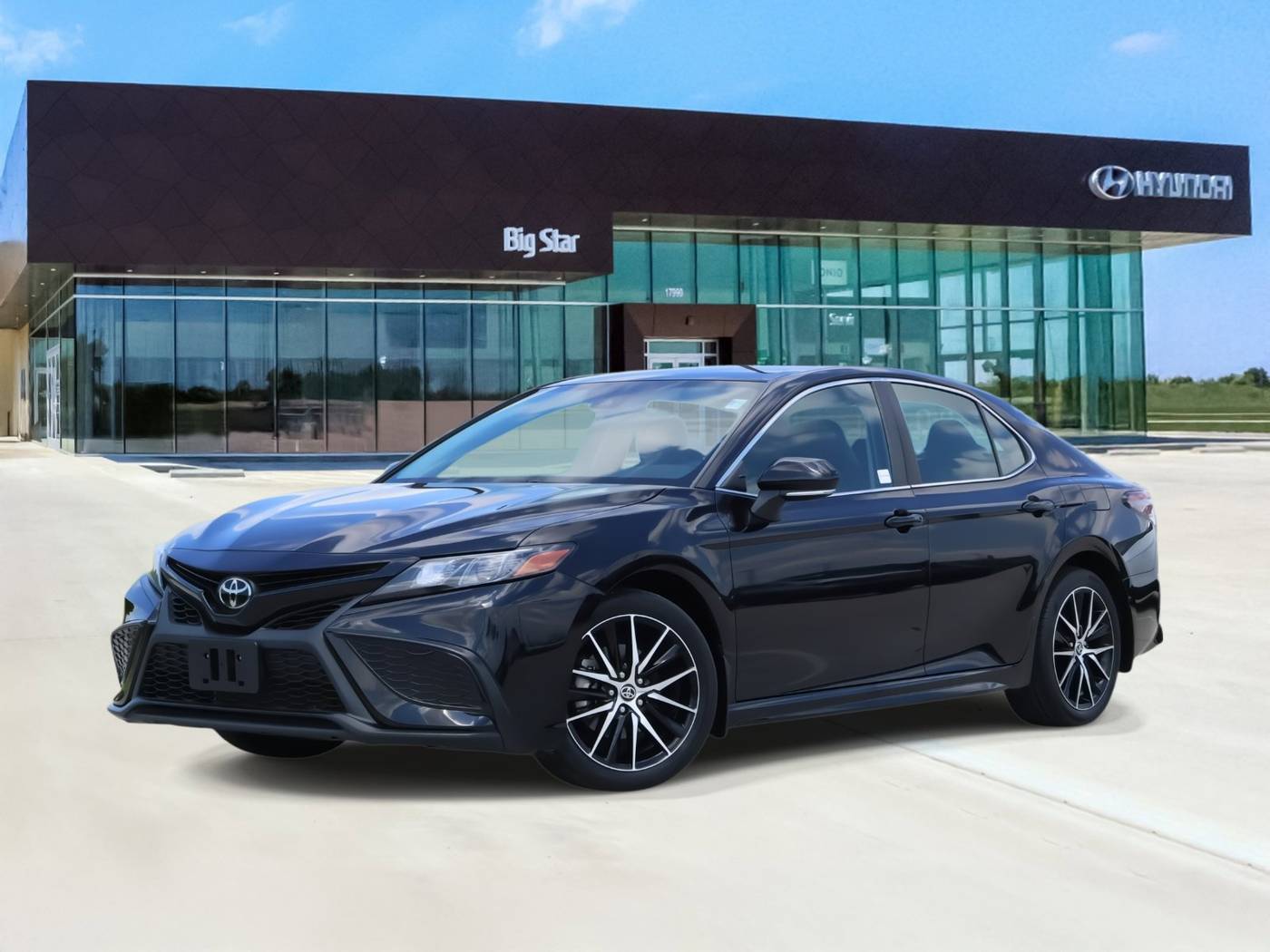 2023 Toyota Camry SE — Sedan — 18,247 mi — Friendswood, TX