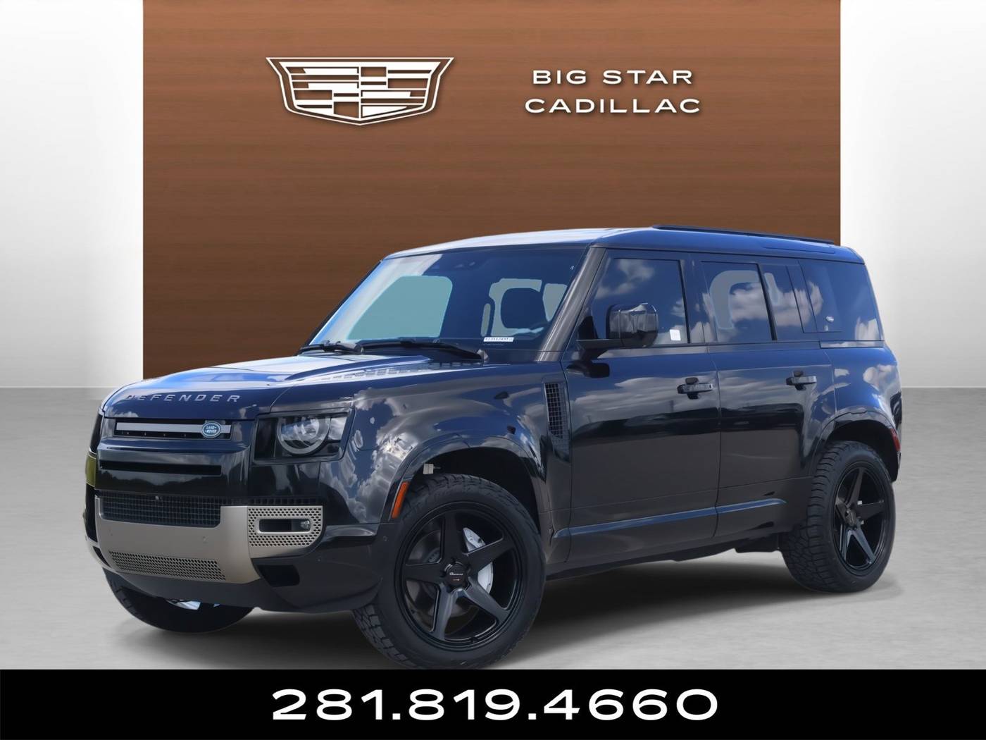 2024 Land Rover Defender X-Dynamic SE — SUV — 17,317 mi — Friendswood, TX