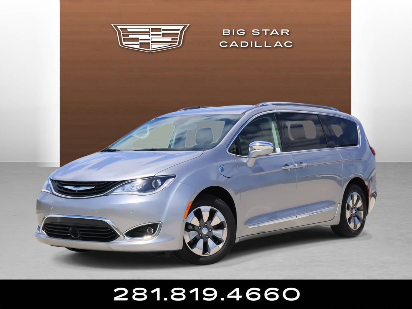 2018 Chrysler Pacifica Hybrid Limited — Minivan — 46,717 mi — Friendswood, TX