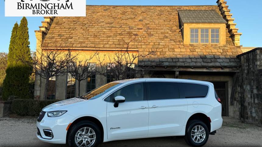 2023 Chrysler Pacifica Touring — Minivan — 438 mi — Birmingham, AL
