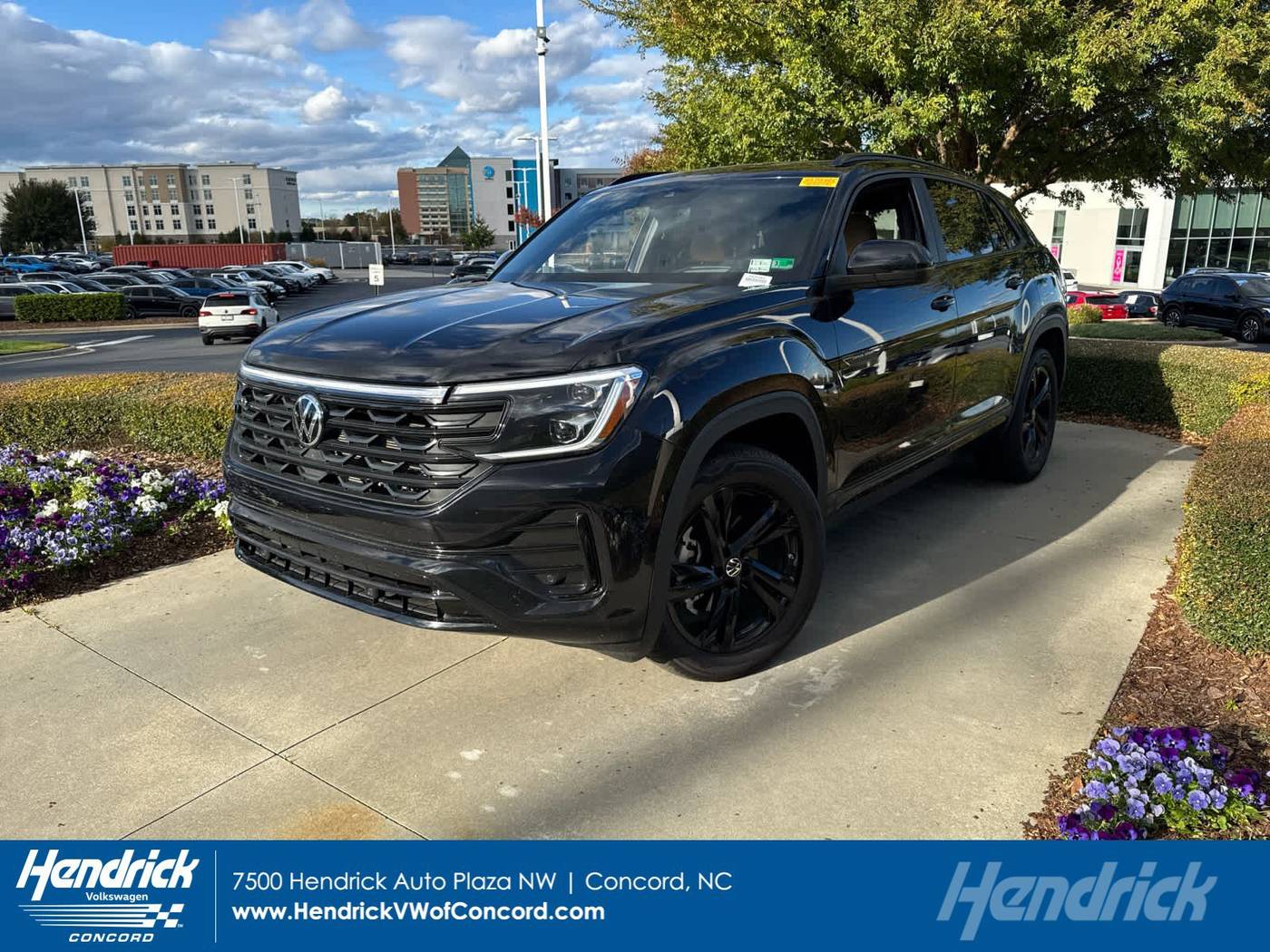2025 Volkswagen Atlas Cross Sport SEL R-Line Black — SUV — 10,248 mi — Concord, NC