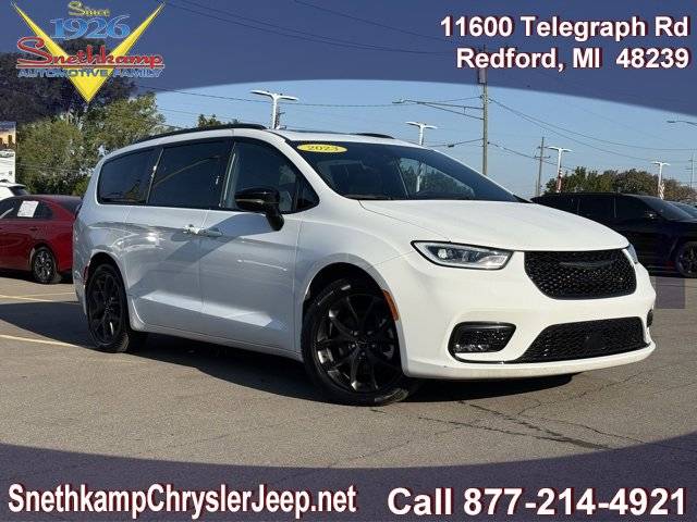 2023 Chrysler Pacifica Limited — Minivan — 678 mi — Redford, MI