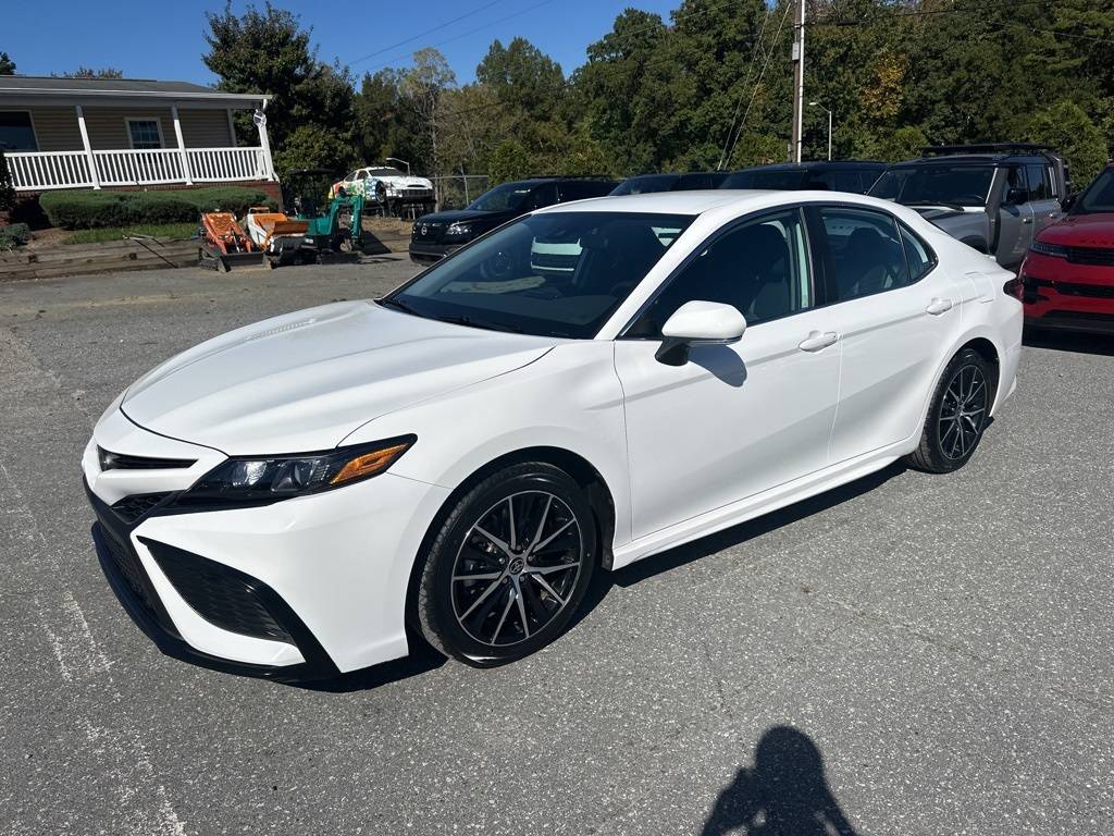 2024 Toyota Camry SE — Sedan — 32,957 mi — Greensboro, NC