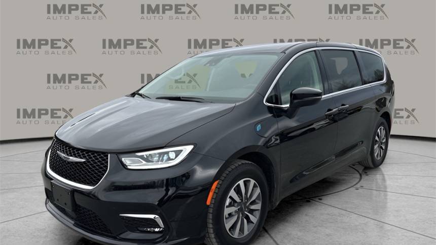 2023 Chrysler Pacifica Hybrid Touring L — Minivan — 52,992 mi — Greensboro, NC
