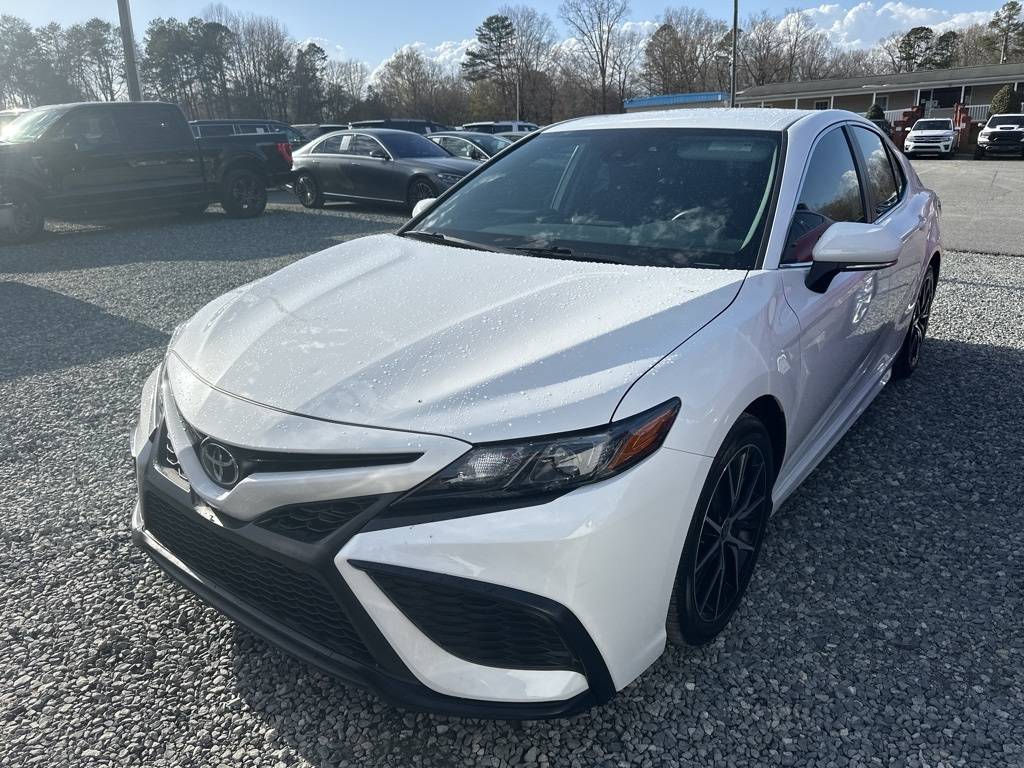 2022 Toyota Camry SE — Sedan — 21,724 mi — Greensboro, NC