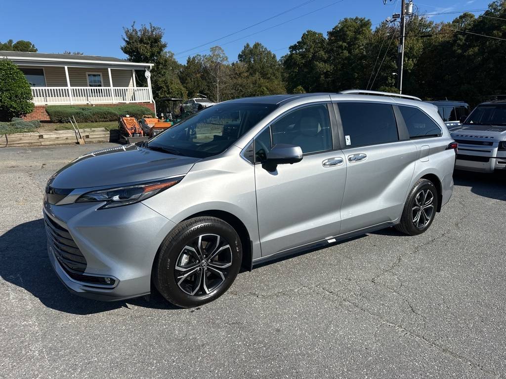 2025 Toyota Sienna Platinum — Minivan — 240 mi — Greensboro, NC