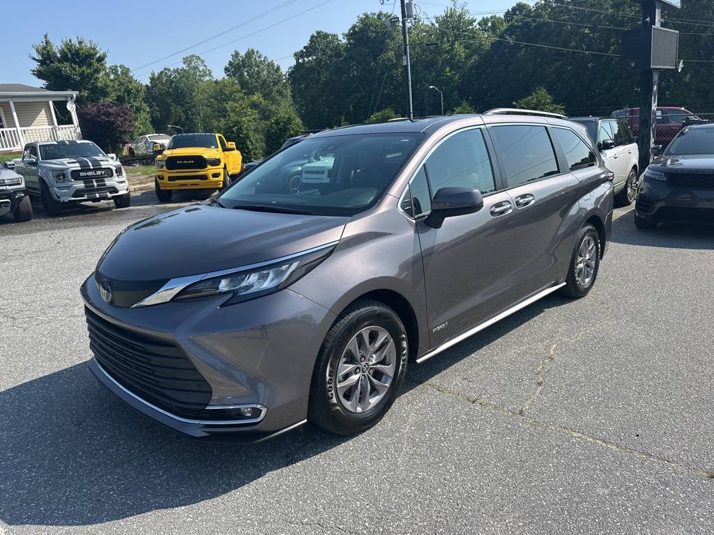 2021 Toyota Sienna XLE — Minivan — 70,870 mi — Greensboro, NC