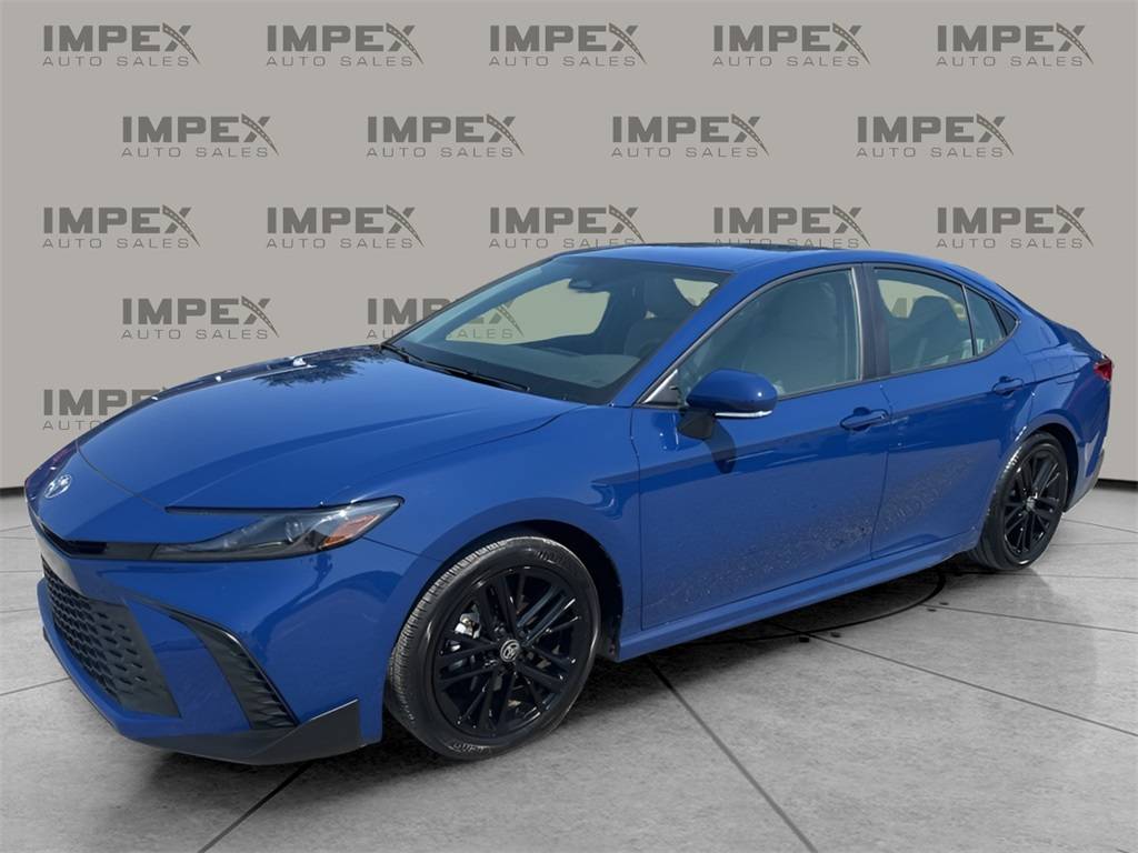 2025 Toyota Camry Hybrid SE — Sedan — 14,332 mi — Greensboro, NC