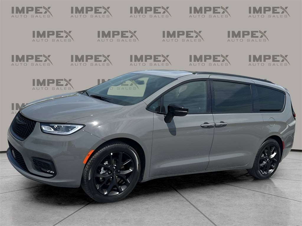 2025 Chrysler Pacifica Limited — Minivan — 3,362 mi — Greensboro, NC