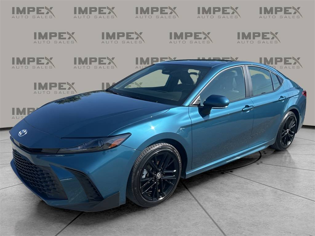 2025 Toyota Camry Hybrid SE — Sedan — 13,547 mi — Greensboro, NC