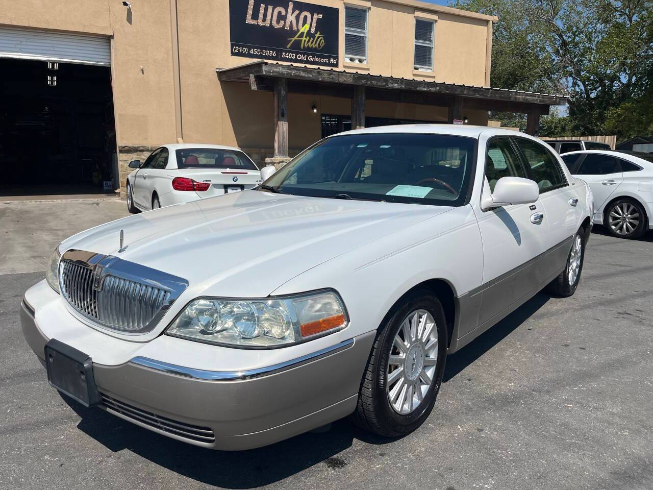 2003 Lincoln Town Car Signature — Sedan — 92,615 mi — San Antonio, TX