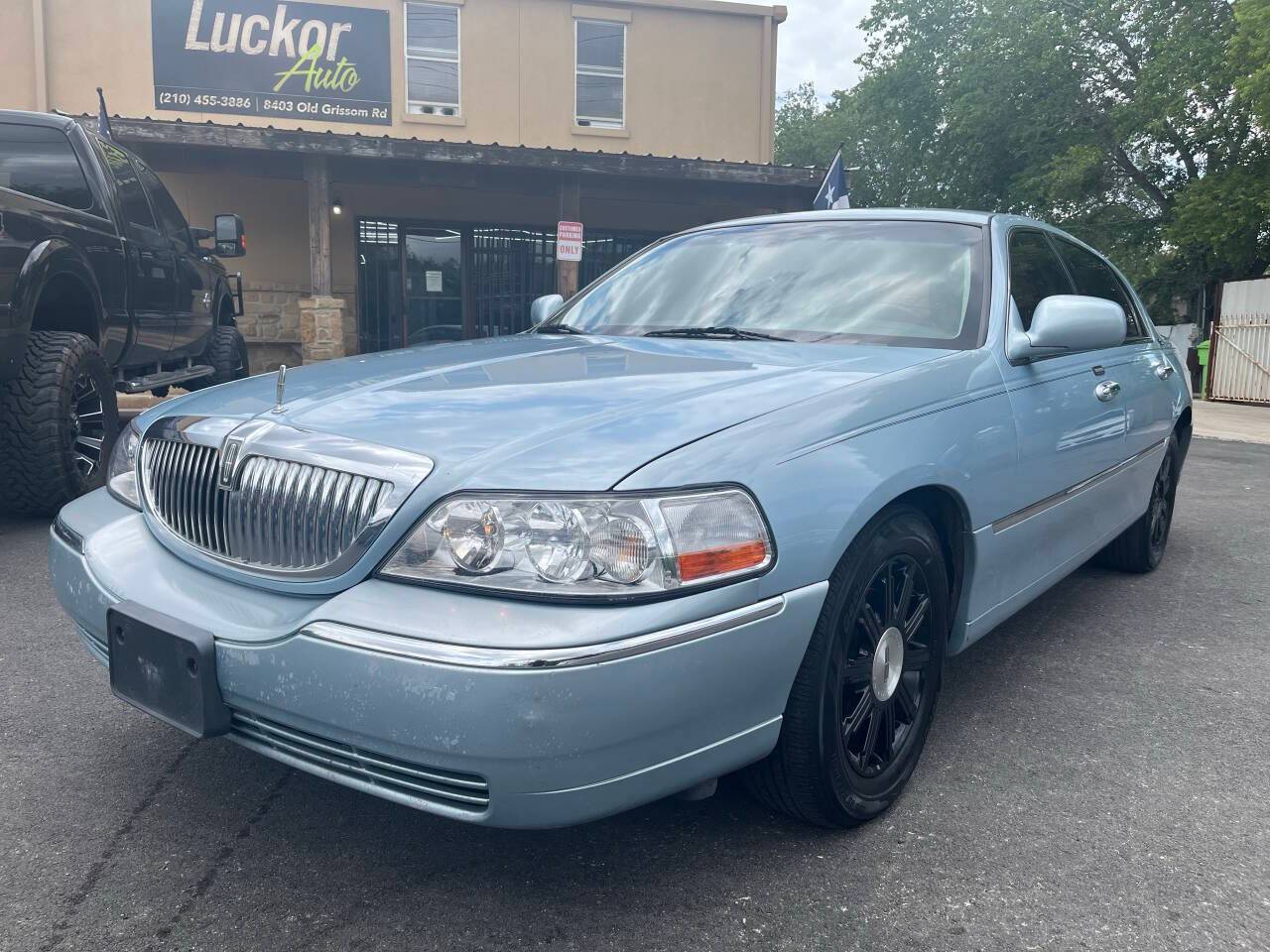 2011 Lincoln Town Car Signature Limited — Sedan — 129,406 mi — San Antonio, TX
