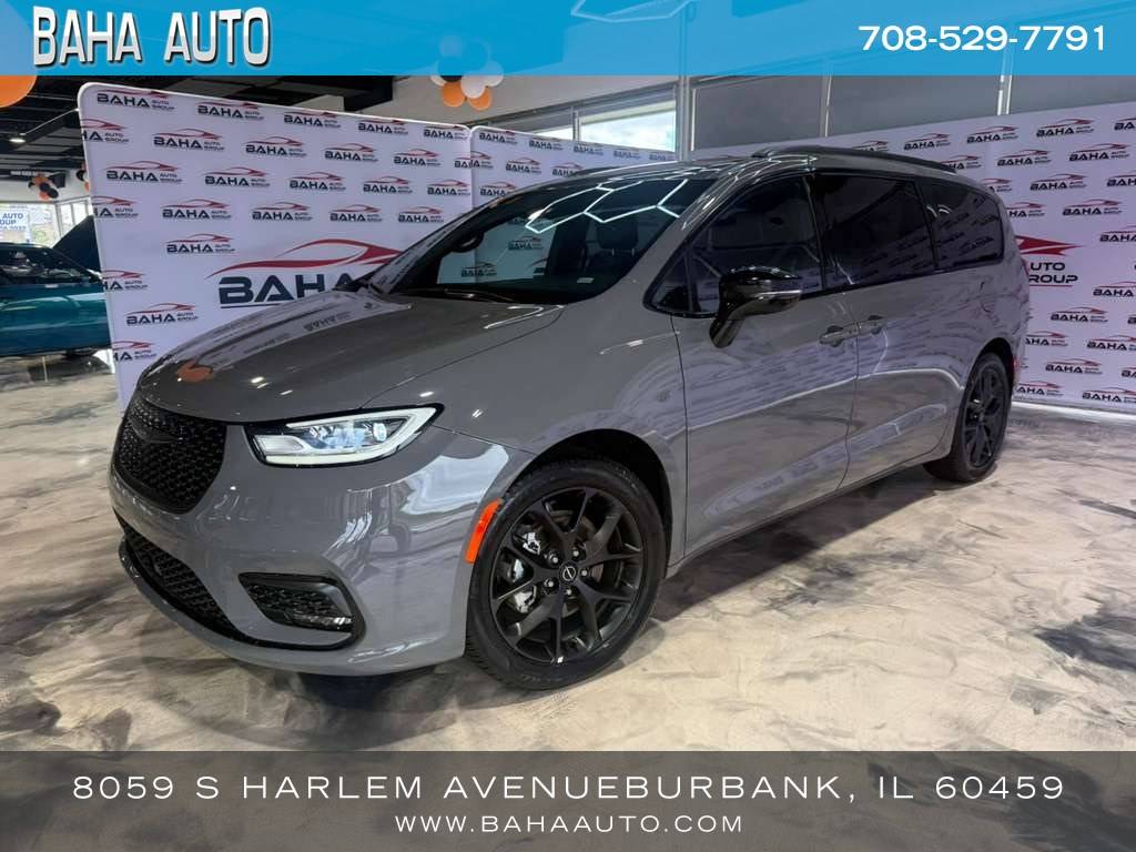 2025 Chrysler Pacifica Limited — Minivan — 20,188 mi — Burbank, IL