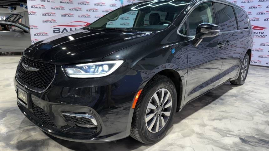 2024 Chrysler Pacifica Hybrid Select — Minivan — 44,127 mi — Burbank, IL